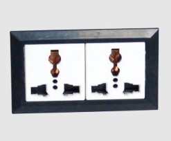 YL 011G 面闆插座(zuo)六孔-實驗(yan)室配件